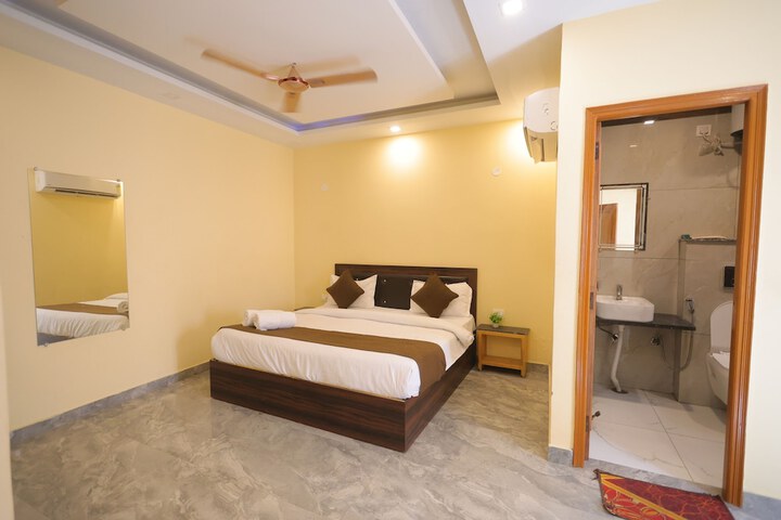 Room 17 of 28