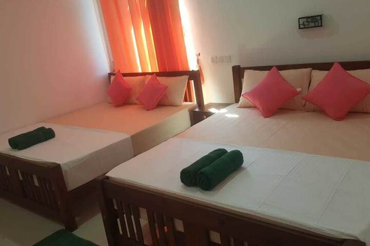 Room 4 of 10