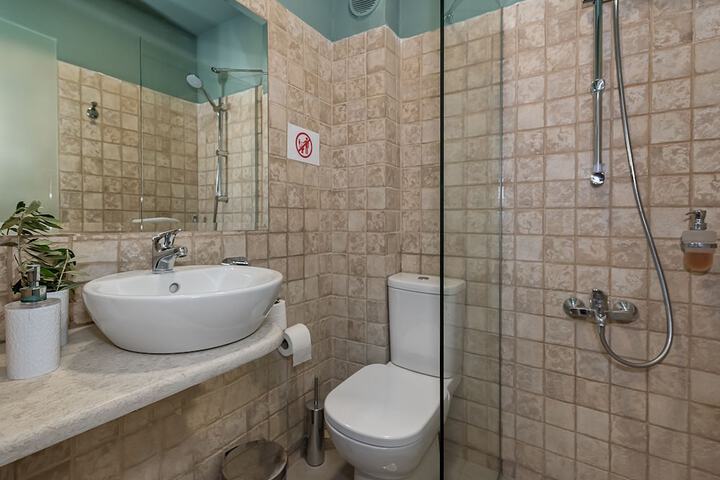 Room 120 of 150