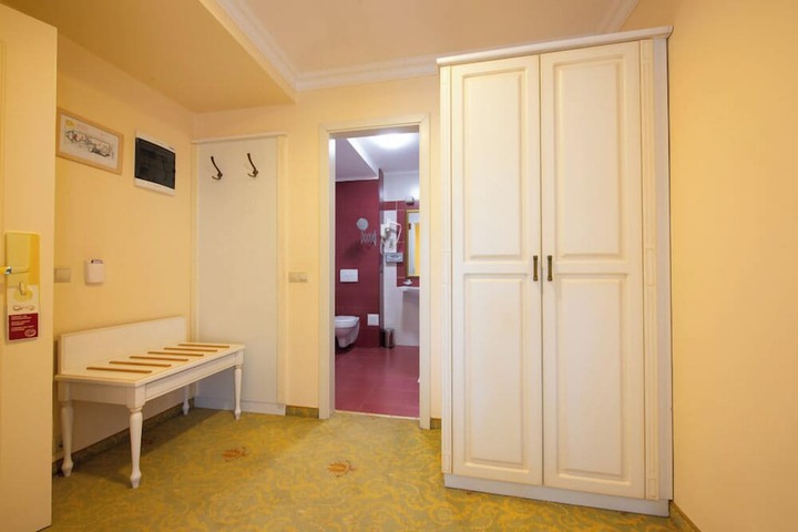 Room 29 of 69