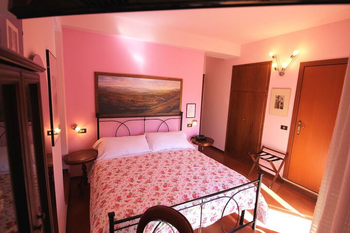 Room 38 of 100