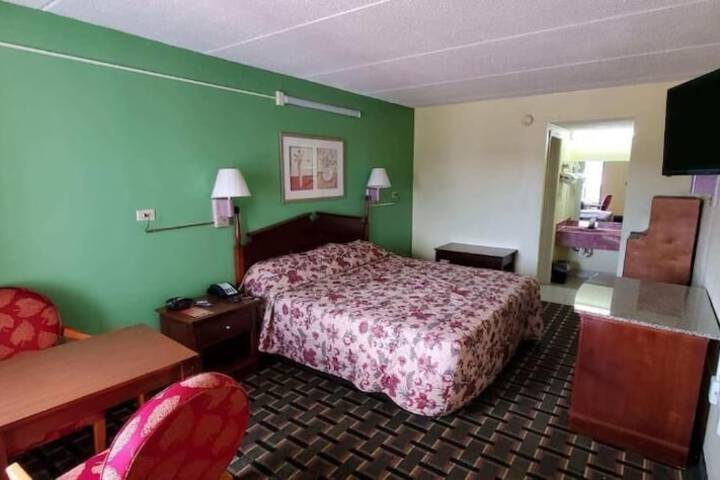 Room 2 of 10