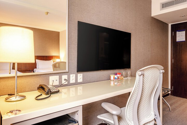 Room 43 of 240