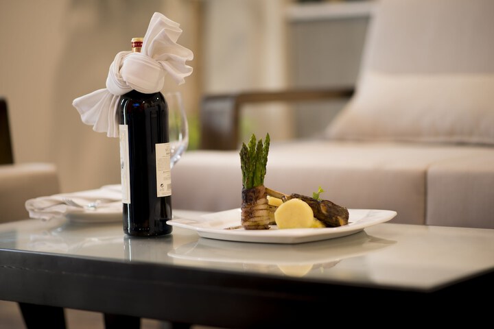 Breakfast/Coffee Service 85 of 129