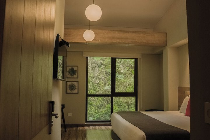 Room 52 of 132