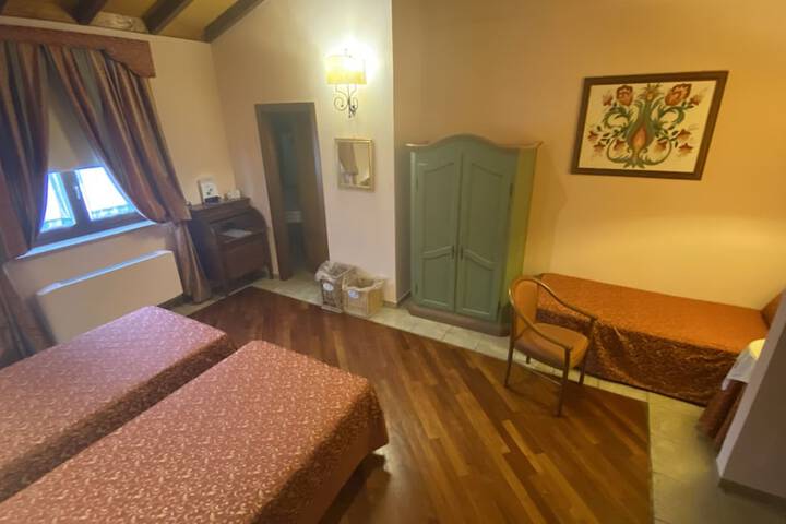 Room 10 of 80