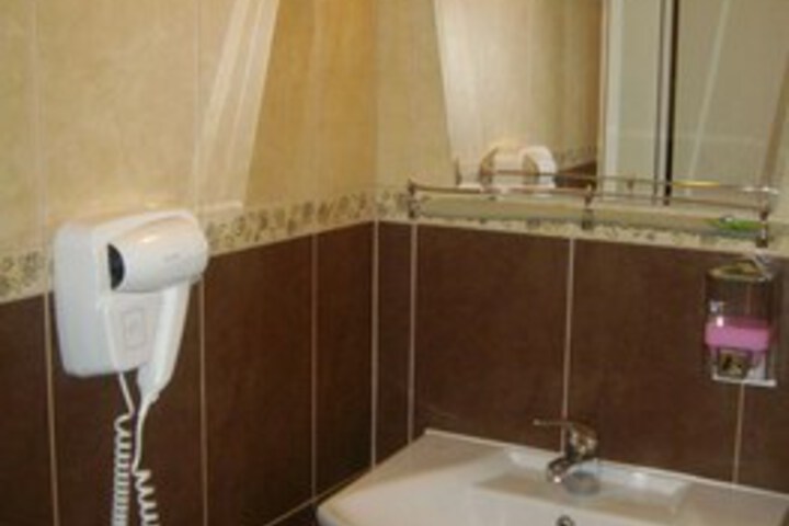Room 6 of 27