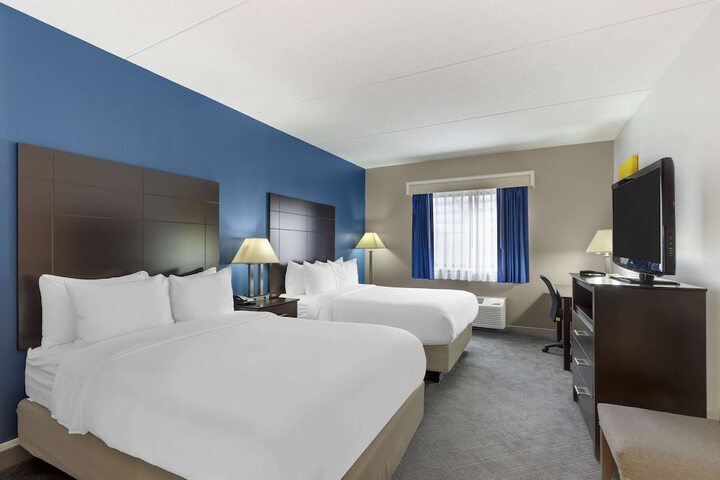 2 Double Beds (10 of 11)