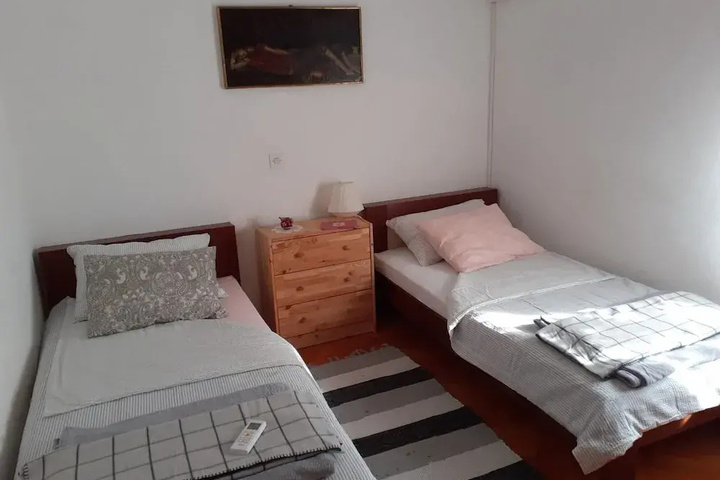 Room 3 of 16