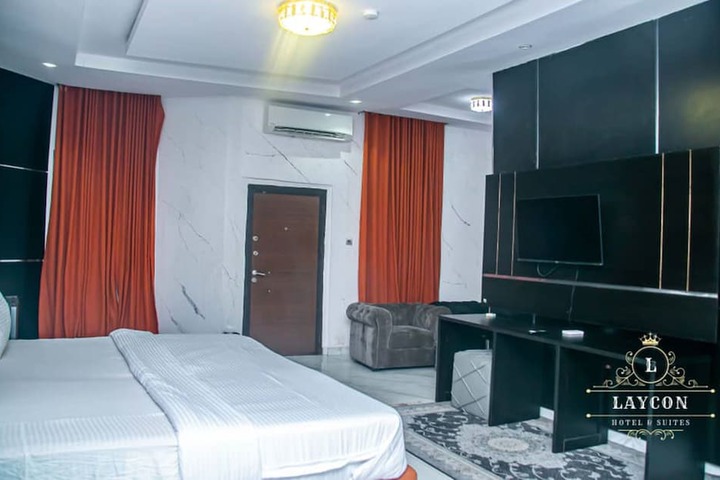 Room 8 of 18