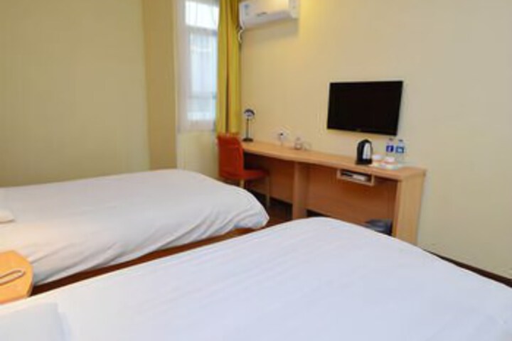 Room 4 of 6