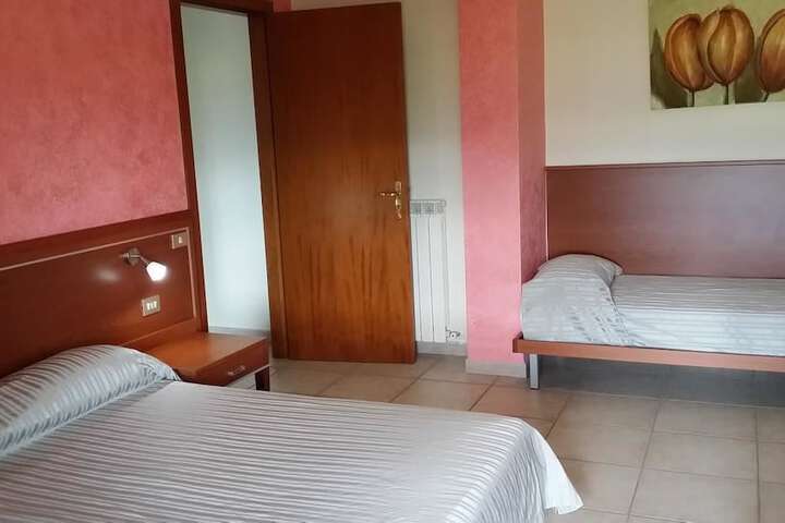 Room 3 of 37