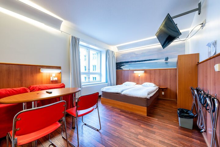 Room 5 of 16
