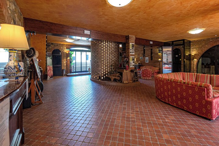 Hotel Interior 4 of 94