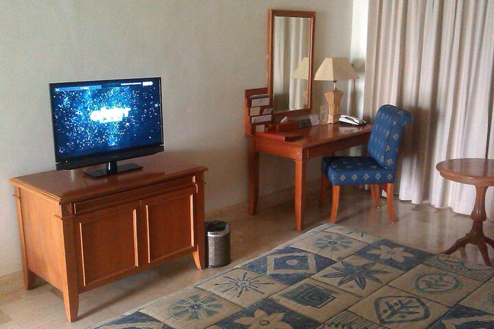 Room 4 of 42