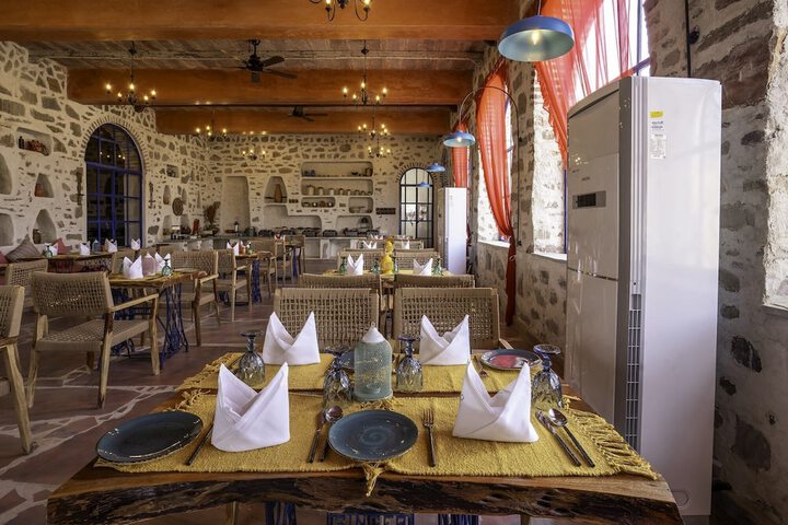 Dining 40 of 71
