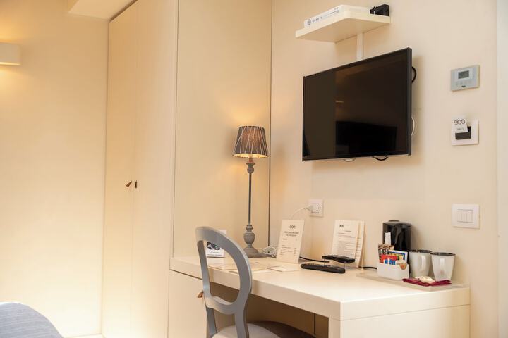 Room 27 of 81