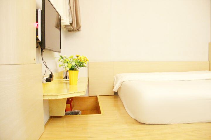 Room 15 of 29