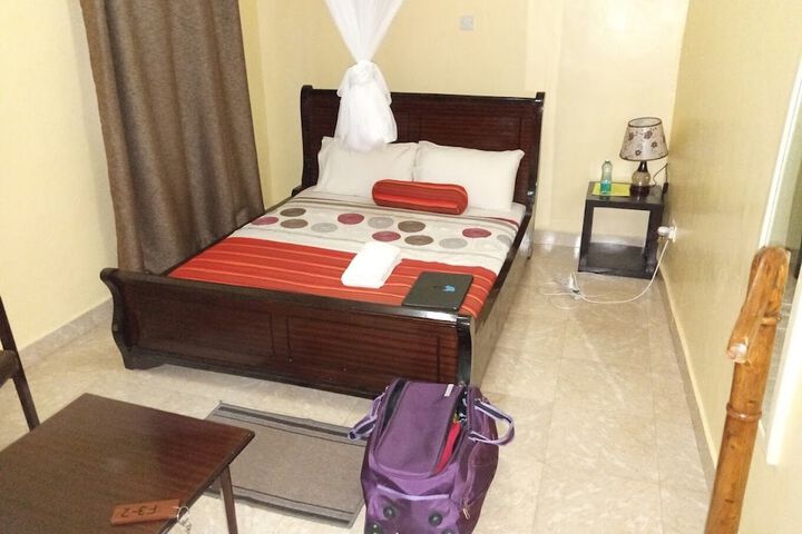 Room 4 of 17