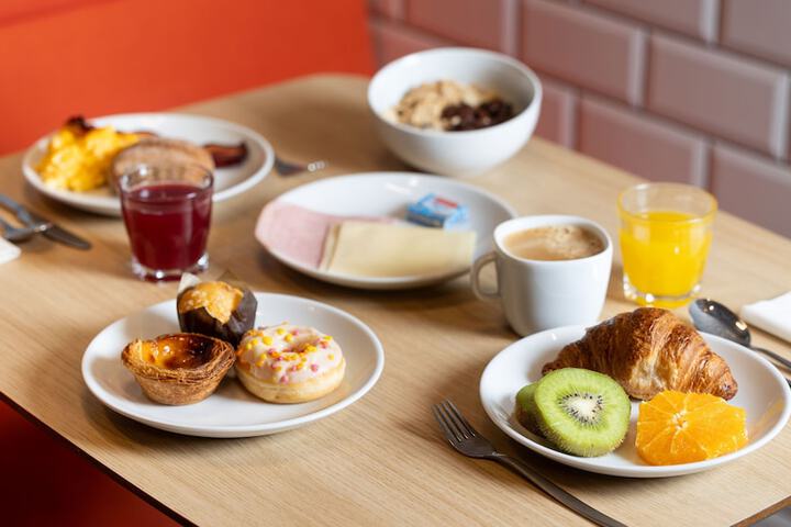 Breakfast/Coffee Service 52 of 83