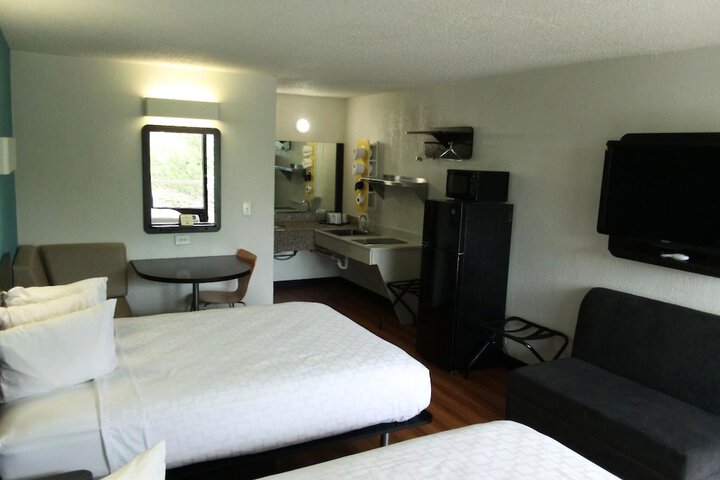 Room 2 of 2