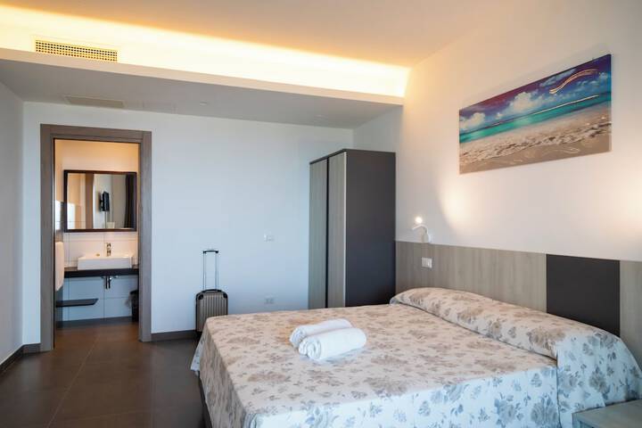 Room 13 of 213