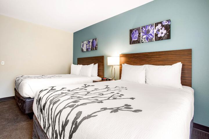2 Queen Beds (13 of 14)