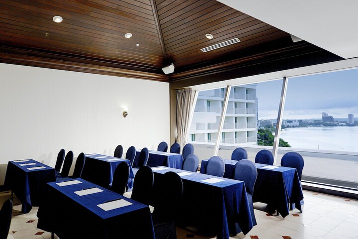 Ballroom/Hall 184 of 226