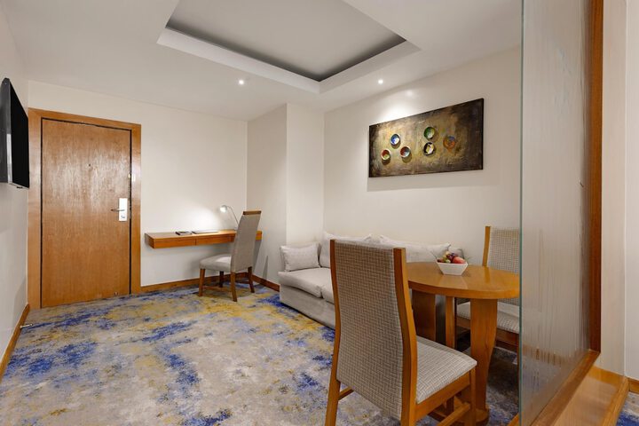 Room 27 of 191