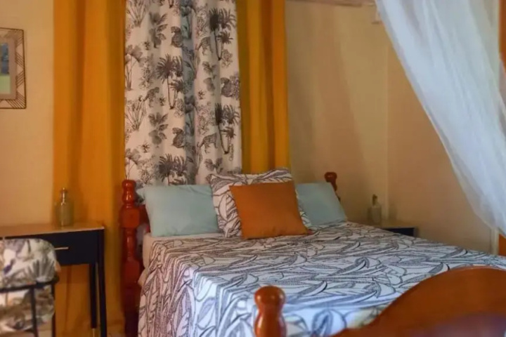 Room 5 of 11