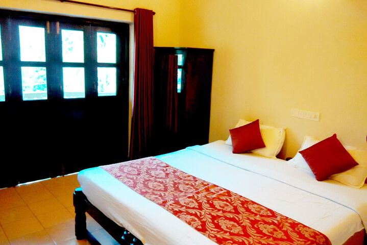 Room 2 of 10