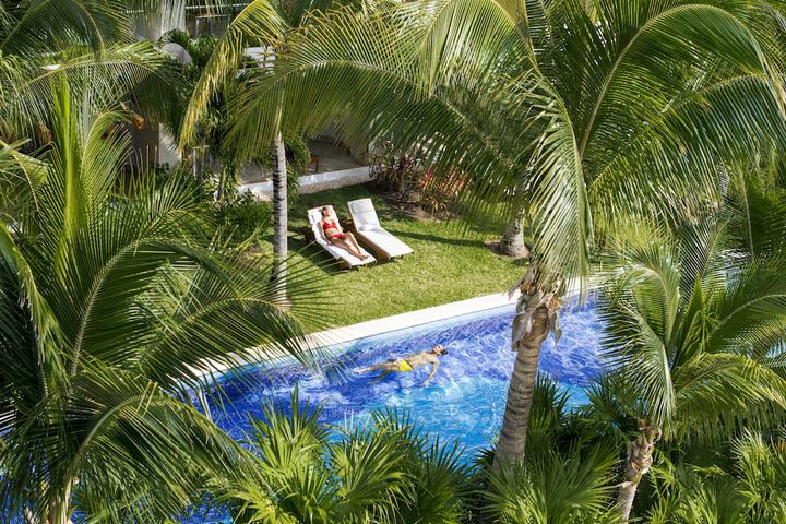 Hotel with Pool