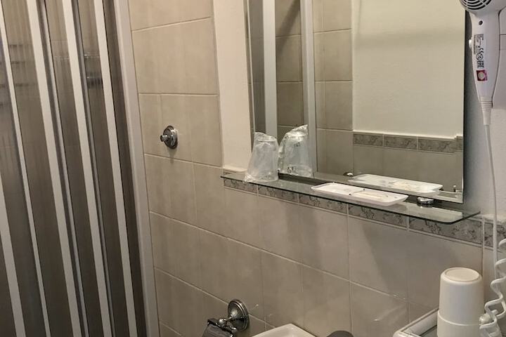 Room 14 of 32