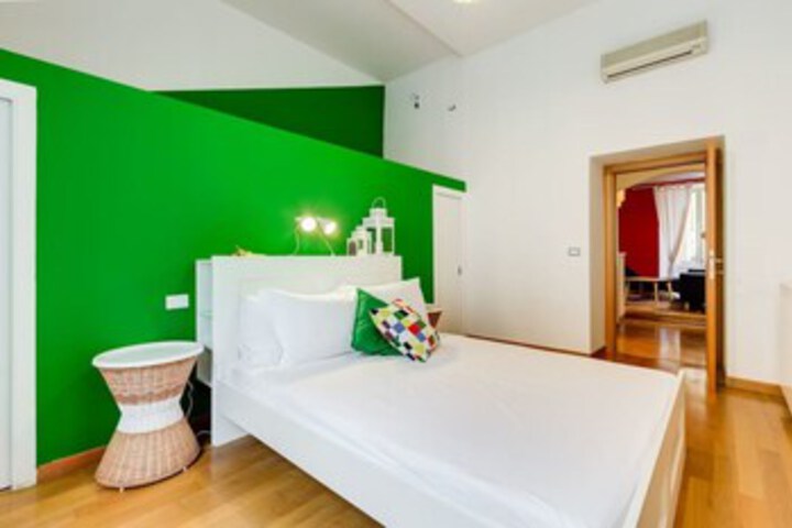 Room 9 of 22