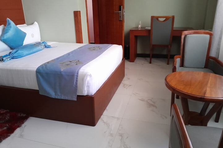 Room 25 of 119