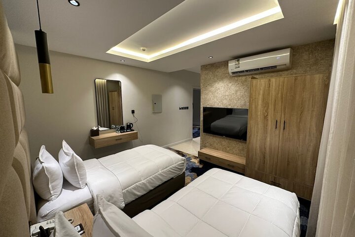 Room 9 of 14