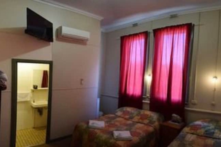 Room 50 of 98