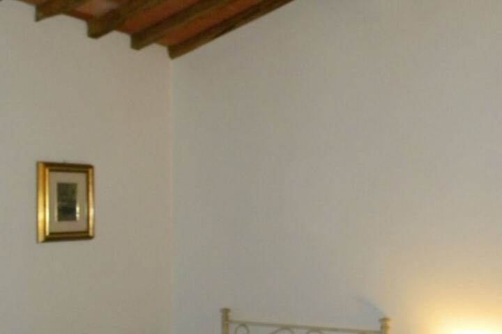 Room 6 of 48