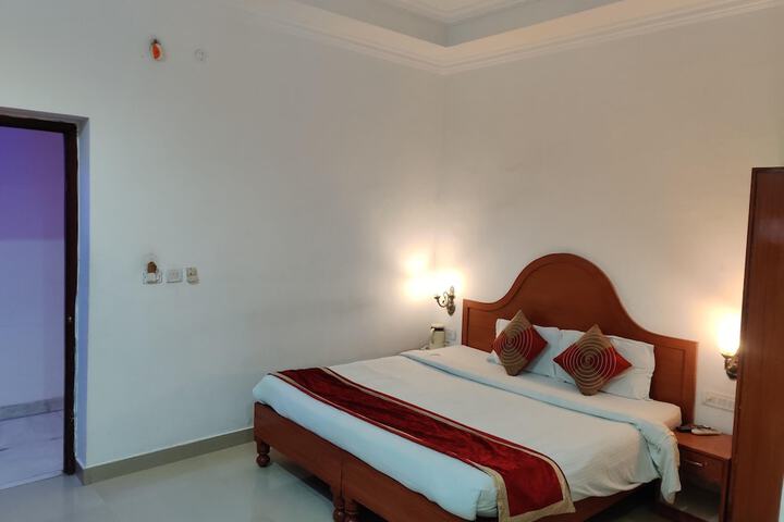 Room 17 of 46