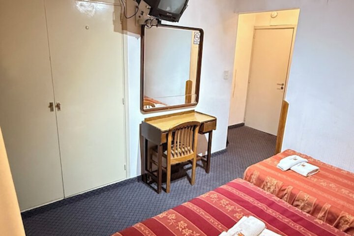 Room 12 of 17
