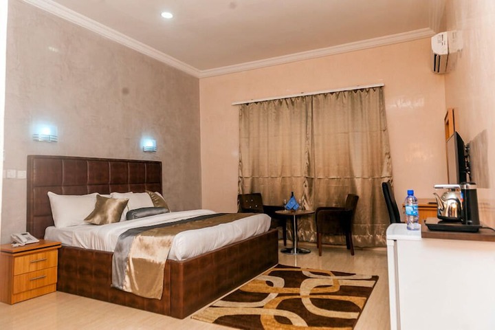 Room 19 of 42