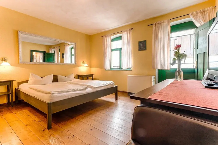 Room 4 of 13