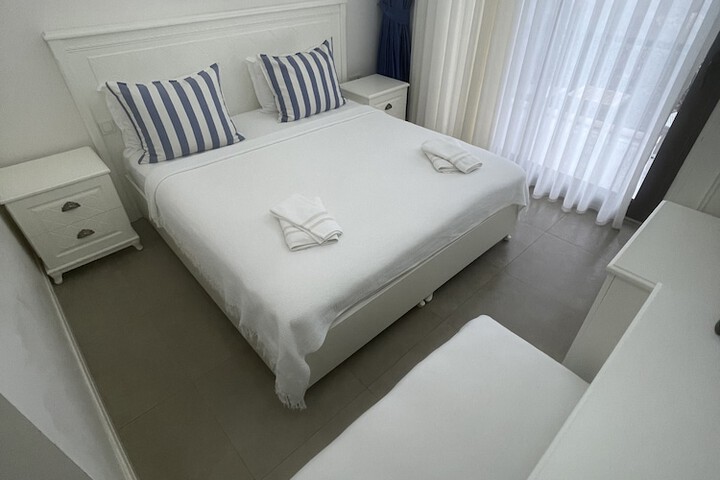 Room 13 of 30