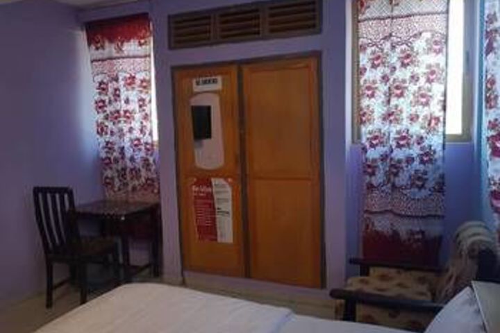 Room 8 of 13