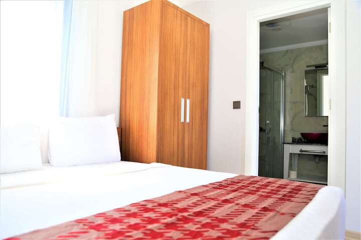 Room 14 of 76