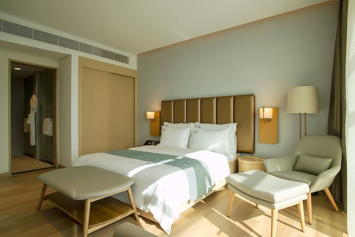 Room 5 of 63