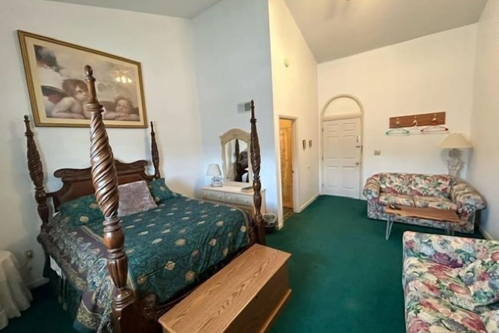 Room 12 of 26