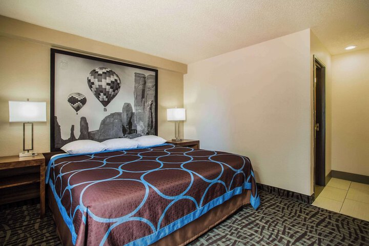 Room 6 of 26
