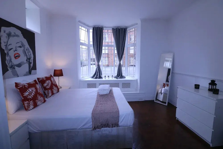 Room 10 of 48