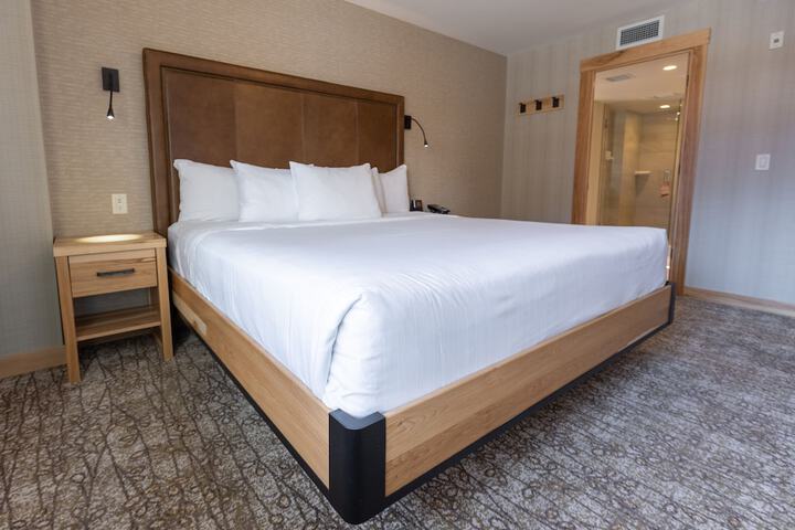 Room 27 of 108